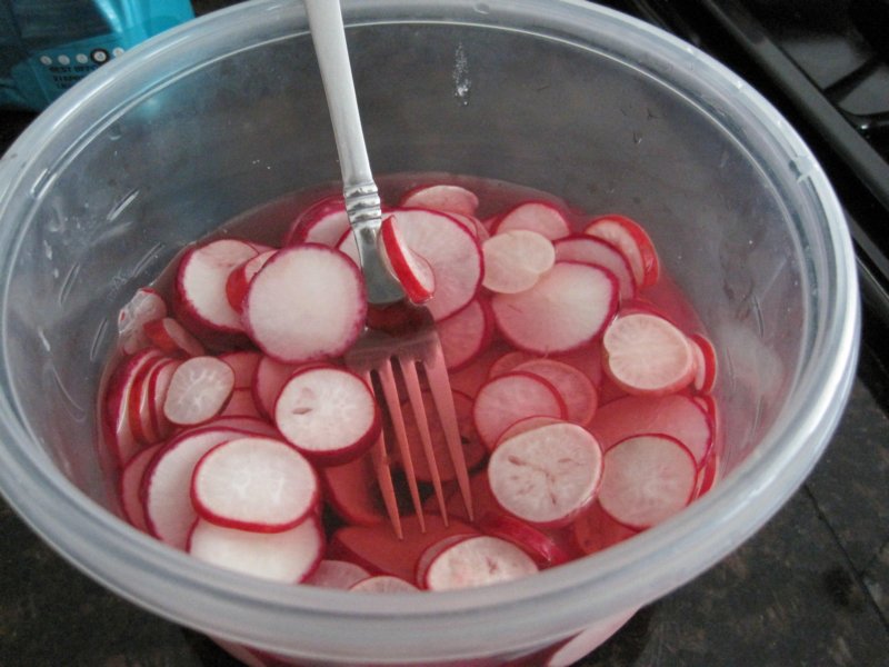 food01pickledradishes.jpg